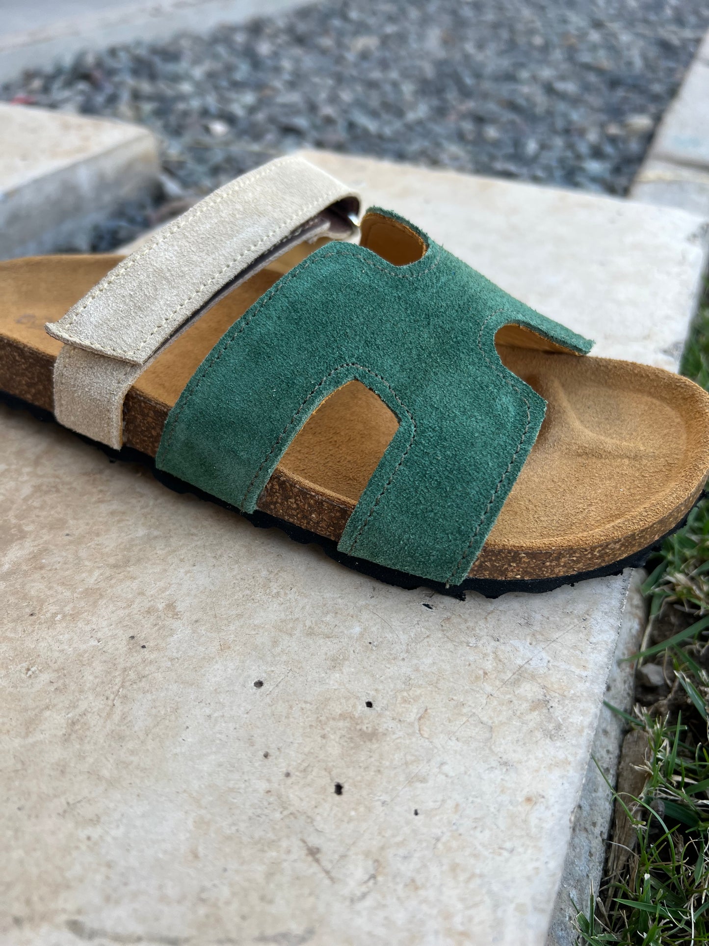 Sandalia Borneo Taupe Esmeralda